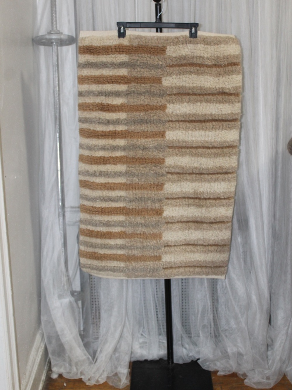 Williams Sonoma Maggie Hadley. Amie Cheone Area Rug. Sz. 2'x3'